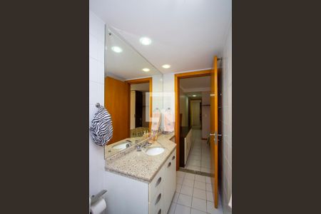 Apartamento à venda com 122m², 3 quartos e 2 vagasBanheiro da Suíte 1