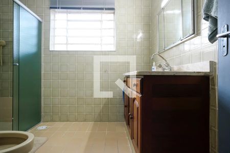 Casa à venda com 215m², 4 quartos e 2 vagasBanheiro 