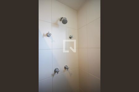 Apartamento à venda com 64m², 2 quartos e 1 vaga Apartamento à venda com 64m², 2 quartos e 1 vagaChuveiro do Banheiro