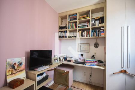 Quarto de apartamento à venda com 2 quartos, 64m² em Vila Suzana, São Paulo