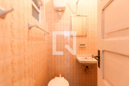 Casa de condomínio para alugar com 215m², 4 quartos e 3 vagasBanheiro de serviço