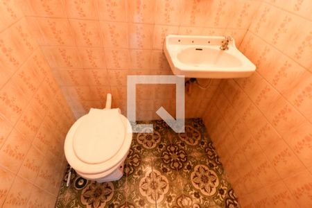 Casa de condomínio para alugar com 215m², 4 quartos e 3 vagasBanheiro de serviço