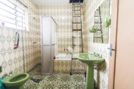 Casa de condomínio para alugar com 215m², 4 quartos e 3 vagasBanheiro Social 1