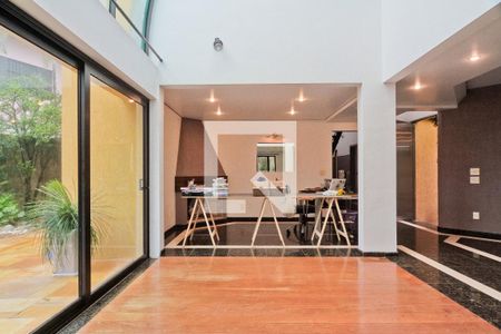 Sala de casa para alugar com 4 quartos, 296m² em City América, São Paulo