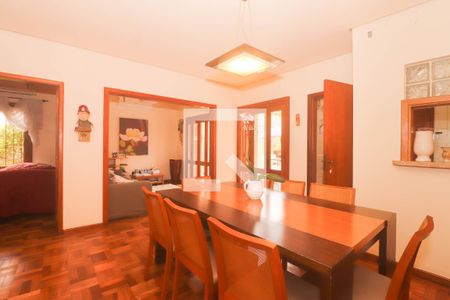Sala  de casa à venda com 4 quartos, 400m² em Chácara das Pedras, Porto Alegre