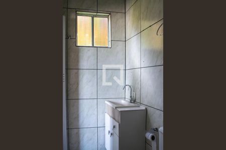 Banheiro da suite de casa para alugar com 2 quartos, 50m² em Vila Nova, Porto Alegre