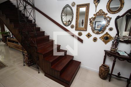 Escada de casa para alugar com 3 quartos, 240m² em Cidade Baixa, Porto Alegre