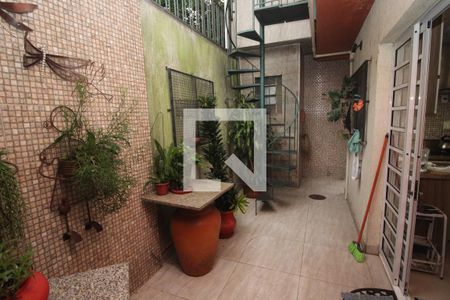 Casa para alugar com 240m², 3 quartos e sem vagaQuintal