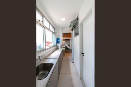 Apartamento para alugar com 110m², 3 quartos e 2 vagas Apartamento para alugar com 110m², 3 quartos e 2 vagasCozinha e Área de Serviço