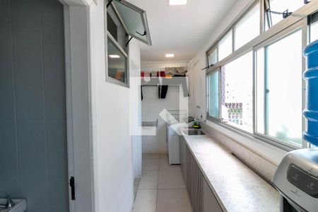 Apartamento para alugar com 110m², 3 quartos e 2 vagas Apartamento para alugar com 110m², 3 quartos e 2 vagasCozinha e Área de Serviço