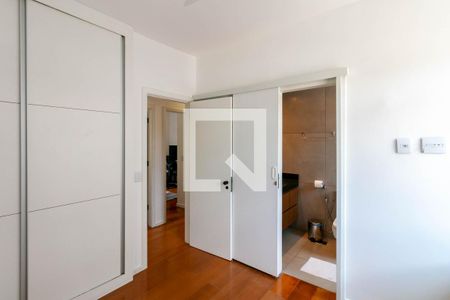 Apartamento para alugar com 110m², 3 quartos e 2 vagas Apartamento para alugar com 110m², 3 quartos e 2 vagasSuíte