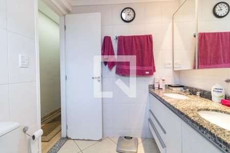 Apartamento à venda com 140m², 3 quartos e 3 vagasBanheiro da Suíte 1