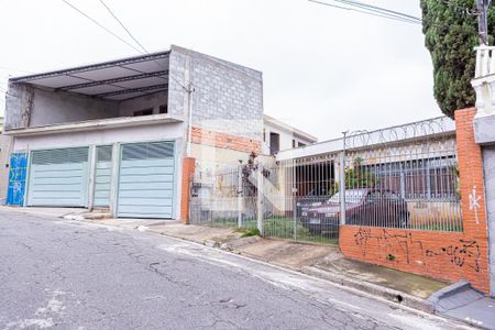 Casa para alugar com 160m², 3 quartos e 4 vagasFachada e Garagem