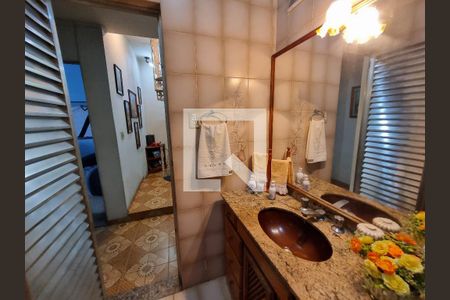 Casa à venda com 350m², 3 quartos e 3 vagas Casa à venda com 350m², 3 quartos e 3 vagasBanheiro Social