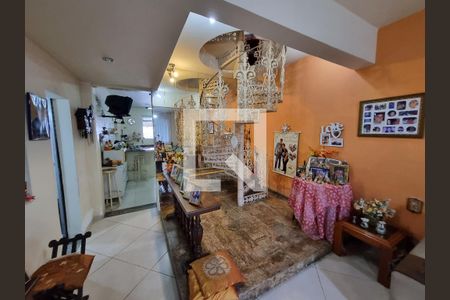 Sala de casa à venda com 3 quartos, 350m² em Piedade, Rio de Janeiro