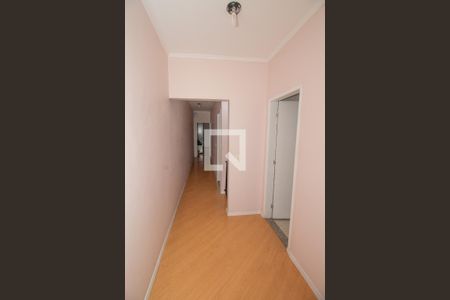 Casa à venda com 293m², 3 quartos e 4 vagasCorredor acesso quartos