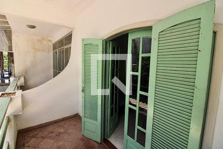 Casa para alugar com 600m², 6 quartos e 5 vagas Casa para alugar com 600m², 6 quartos e 5 vagasVaranda da Quarto 2