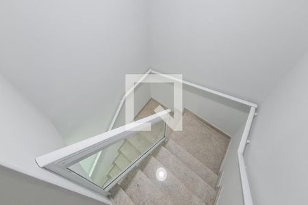 Casa para alugar com 132m², 3 quartos e 1 vaga Casa para alugar com 132m², 3 quartos e 1 vagaEscada acesso quartos