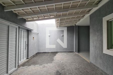 Garagem de casa para alugar com 3 quartos, 132m² em Del Castilho, Rio de Janeiro
