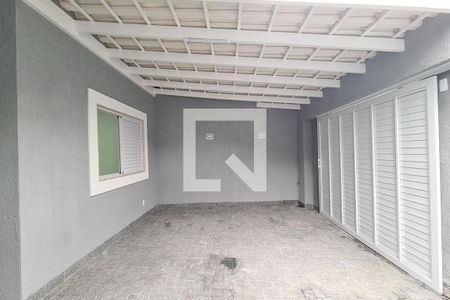 Garagem de casa para alugar com 3 quartos, 132m² em Del Castilho, Rio de Janeiro