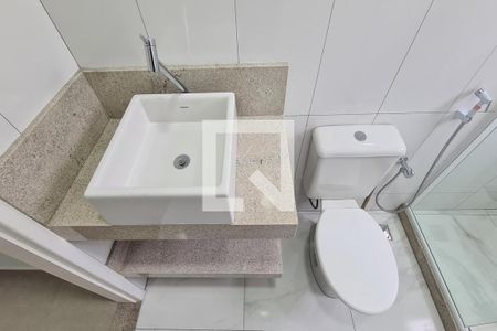 Casa para alugar com 132m², 3 quartos e 1 vaga Casa para alugar com 132m², 3 quartos e 1 vagaBanheiro Social