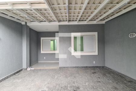 Casa para alugar com 132m², 3 quartos e 1 vaga Casa para alugar com 132m², 3 quartos e 1 vagaFachada