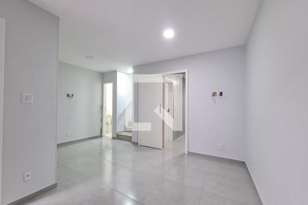 Sala de casa para alugar com 3 quartos, 132m² em Del Castilho, Rio de Janeiro