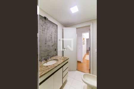 Apartamento à venda com 178m², 3 quartos e 2 vagasBanheiro da Suíte 2