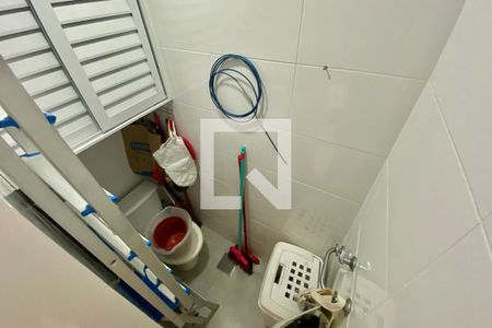 Apartamento à venda com 130m², 2 quartos e 1 vaga Apartamento à venda com 130m², 2 quartos e 1 vagaBanheiro de serviço