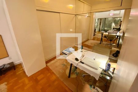 Apartamento à venda com 130m², 2 quartos e 1 vaga Apartamento à venda com 130m², 2 quartos e 1 vagaCloset - Quarto 2