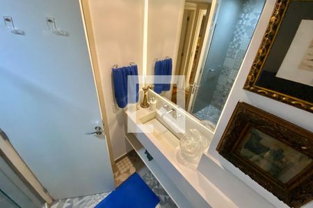 Apartamento à venda com 130m², 2 quartos e 1 vaga Apartamento à venda com 130m², 2 quartos e 1 vagaBanheiro Social