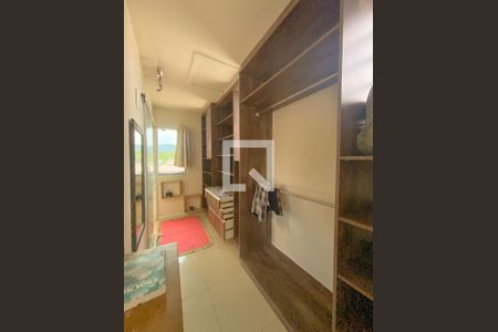 Closet da suíte de kitnet/studio para alugar com 1 quarto, 57m² em Cachoeira do Bom Jesus Leste, Florianópolis