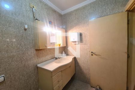 Casa à venda com 220m², 3 quartos e 1 vagaBanheiro 2