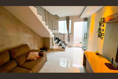 Sala de casa à venda com 2 quartos, 60m² em Planalto, Belo Horizonte