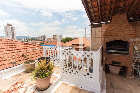 Casa à venda com 245m², 4 quartos e 3 vagas Casa à venda com 245m², 4 quartos e 3 vagasTerraço