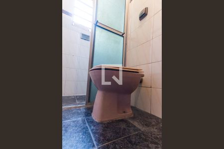 Casa à venda com 245m², 4 quartos e 3 vagas Casa à venda com 245m², 4 quartos e 3 vagasCasa 2 - Banheiro 2