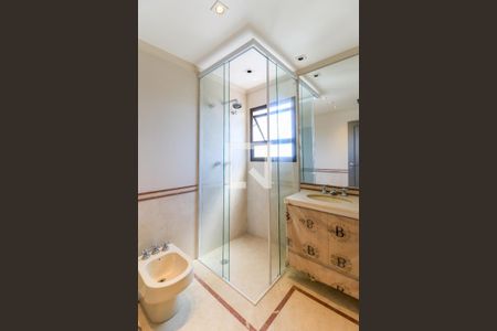 Apartamento à venda com 464m², 5 quartos e 4 vagasBanheiro da Suíte 2