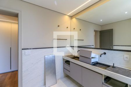 Apartamento à venda com 464m², 5 quartos e 4 vagasBanheiro da Suíte 1