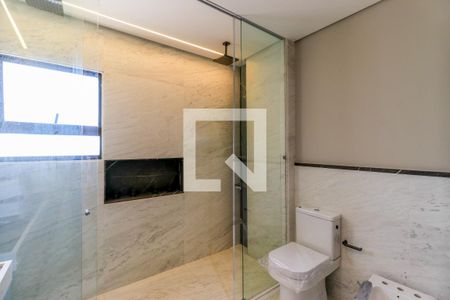 Apartamento à venda com 464m², 5 quartos e 4 vagasBanheiro da Suíte 1