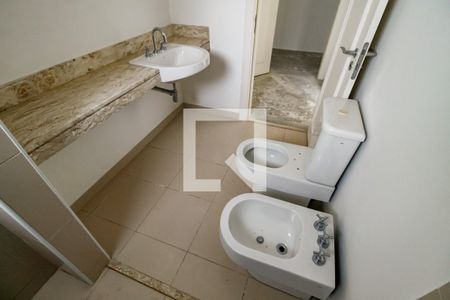 Apartamento à venda com 425m², 7 quartos e 5 vagasBanheiro da Suíte 3