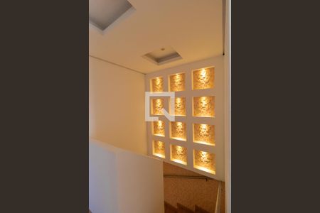 Casa de condomínio para alugar com 86m², 3 quartos e 2 vagasEscada