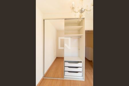 Casa de condomínio para alugar com 86m², 3 quartos e 2 vagasSuíte - Armário