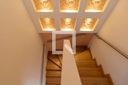 Casa de condomínio para alugar com 86m², 3 quartos e 2 vagasEscada