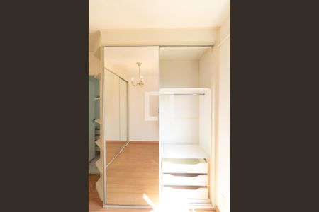 Casa de condomínio para alugar com 86m², 3 quartos e 2 vagasSuíte - Armário