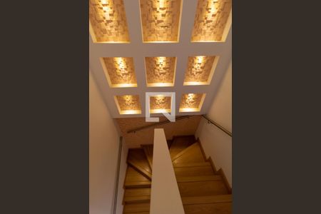 Casa de condomínio para alugar com 86m², 3 quartos e 2 vagasEscada
