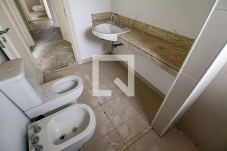 Apartamento à venda com 425m², 7 quartos e 5 vagasBanheiro da Suíte 2