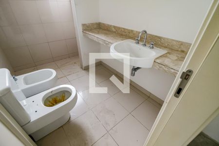 Apartamento à venda com 425m², 7 quartos e 5 vagasBanheiro da Suíte 3
