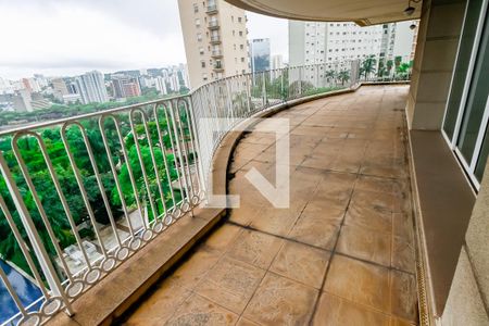 Apartamento à venda com 425m², 7 quartos e 5 vagasVaranda da Sala