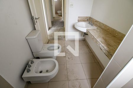 Apartamento à venda com 425m², 7 quartos e 5 vagasBanheiro da Suíte 1