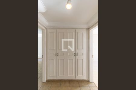 Apartamento à venda com 130m², 3 quartos e 1 vaga Apartamento à venda com 130m², 3 quartos e 1 vagaCorredor - Armário 1